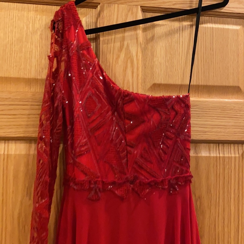 Nicole Backi Gown as Seen on Peggy - Picture 15 of 17